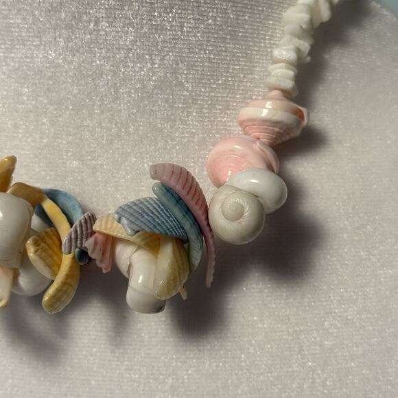 VTG Seashell Necklace 1970s Statement Pastel Barrel Clasp Beachcomber Style 18" - Picture 3 of 6